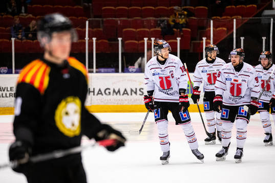Örebros Rodrigo Abols och Robin Kovacs jublar