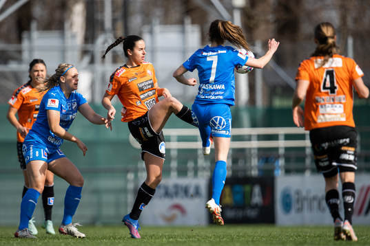 Kristianstads Evelyne Viens  och Kalmars Charléne Nowotny