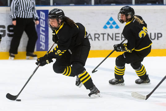 AIKs Moa Carlsson och Wilma Hallberg