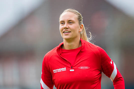 Lisa Fjeldstad Naalsund of Brann warms up
