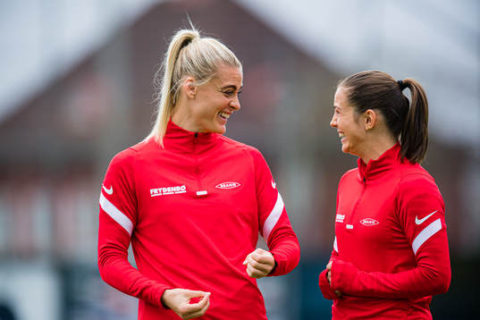 Svava Ros Gudmundsdottir and Tuva Hansen of Brann