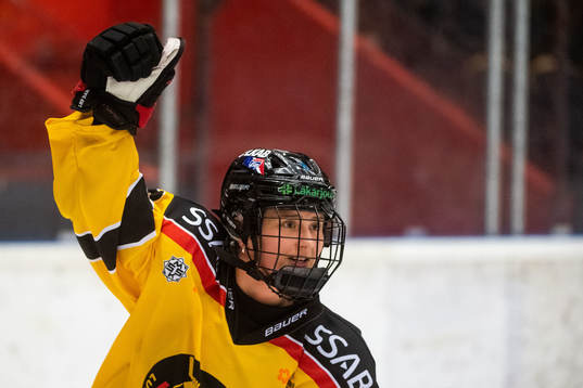 Luleås Klara Kenttälä jublar