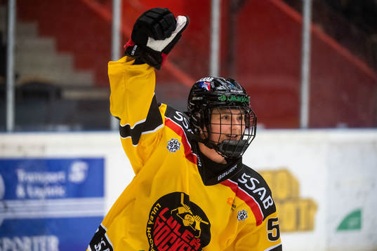 Luleås Klara Kenttälä jublar