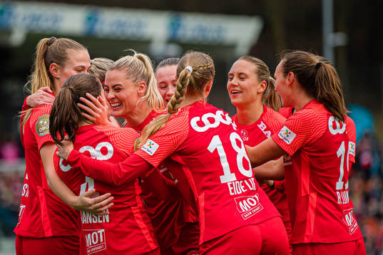 Bläddra bland fler bilder av Football, Toppserien, Brann - Arna-Bjørnar