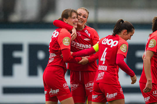 Rakel Engesvik of Brann celebrates with Ingrid Østervold