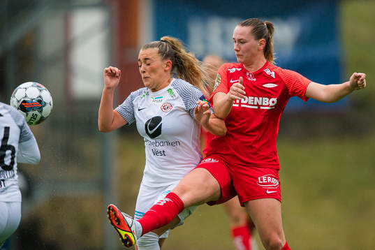 Helene Lokøy Gloppen of Arna-Bjørnar and Elisabeth