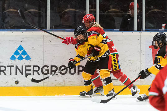 Luleås Engla Rankvist Håller och Modos Anna Andersson