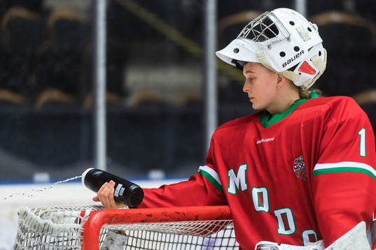 Modos målvakt Lisa Jönsson deppar