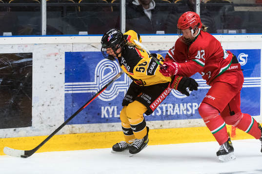 Luleås Klara Kenttälä och Modos Emma Goding
