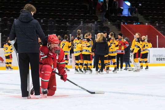 Modos Julia Perjus deppar samtidigt som Luleås spelare