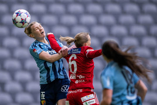 Djurgårdens Sara Olai och Piteås Sofia Wännerdahl
