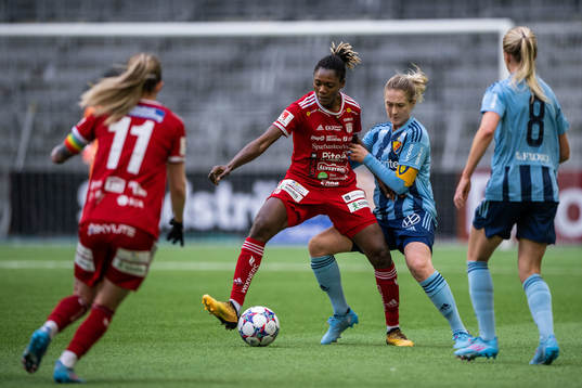 Piteås Anam Imo  och Djurgårdens Sanna Kullberg