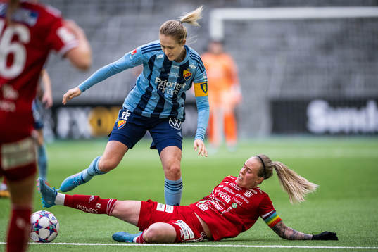 Djurgårdens Sanna Kullberg och Piteås Cecilia Edlund