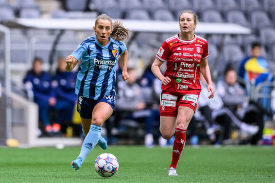Djurgårdens Tilde Lindwall och Piteås Fanny Andersson