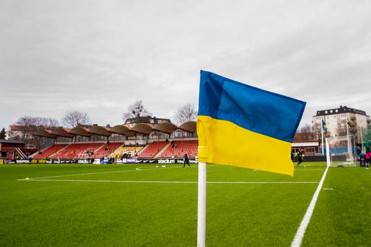 En hörnflagga med gul och blå färg