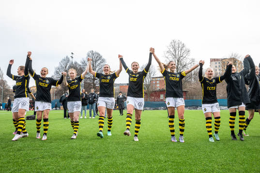 s Agnes Nyberg, Caroline Murray, Jennie Nordin, Emma