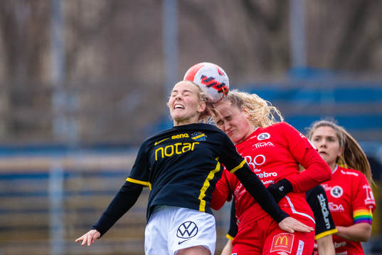 s Agnes Nyberg och Örebros Elin Pikkujämsä