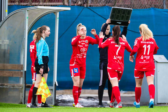 Örebros Emilia Pelgander och Katie Lockwood byts ut och