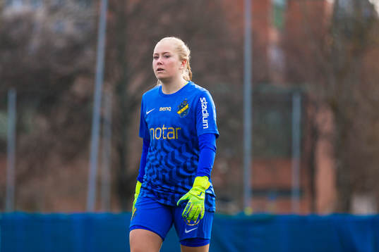 s målvakt Milla-Maj Majasaari
