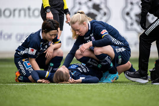 Linköpings Cornelia Kapocs har ont