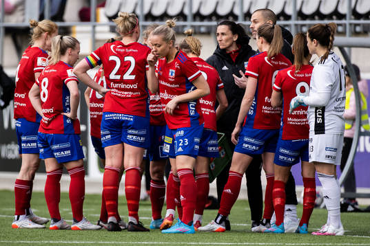 Vittsjös tränare Ulf Kristiansson och spelare samlade