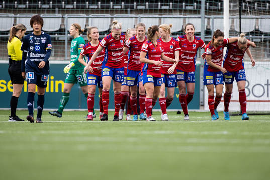 Vittsjös Linda Sällström jublar med lagkamrater