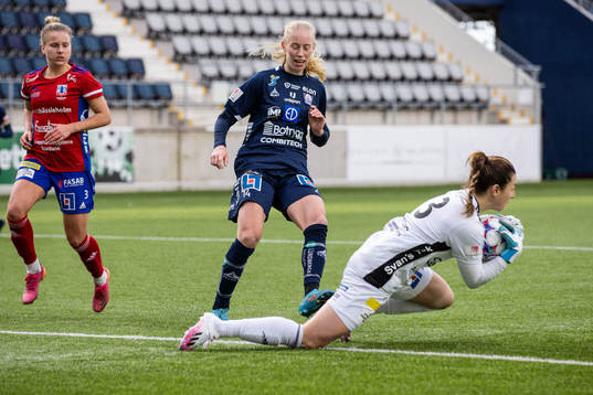 Vittsjös målvakt Sabrina D`Angelo och Linköpings Amalie