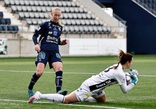 Linköpings Amalie Vangsgaard och Vittsjös målvakt