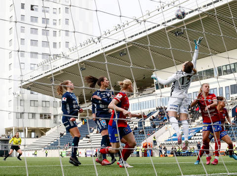Räddning av Vittsjös målvakt Sabrina D`Angelo