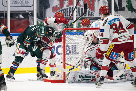 Kristianstads Kristoff Kontos framför Modos  burr