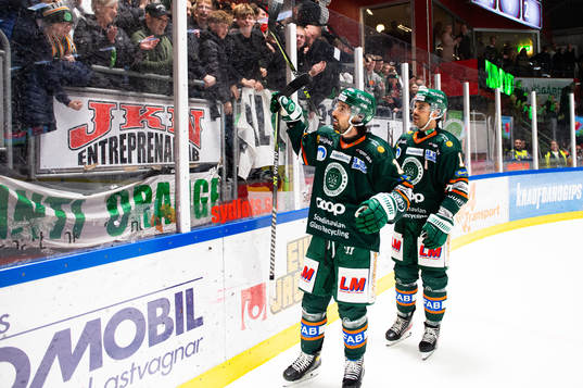Kristianstads Kristoff Kontos och Trevor Cheek jublar