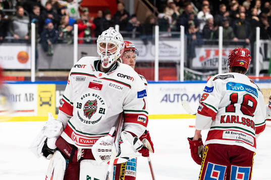 Modos målvakt Tex Williamsson deppar