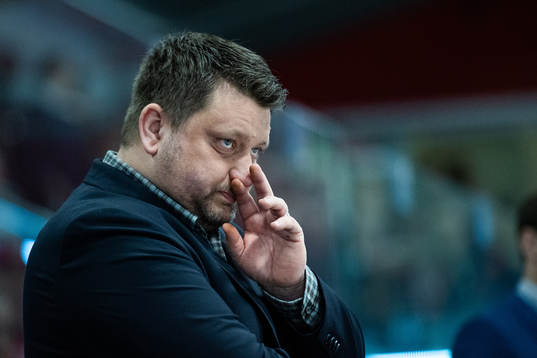 Modos tränare Mattias Karlin deppar