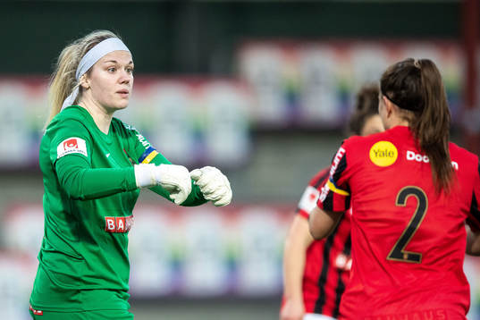 Brommapojkarnas målvakt Maggie Smither