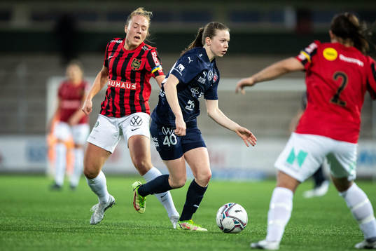 Brommapojkarnas Alice Ahlberg och Rosengårds Bea Sprung