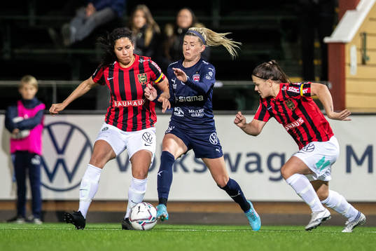 Brommapojkarnas Tempest-Marie Norlin och Alexsandra Lobanova