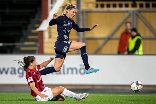 Brommapojkarnas Alexsandra Lobanova och Rosengårds Olivia