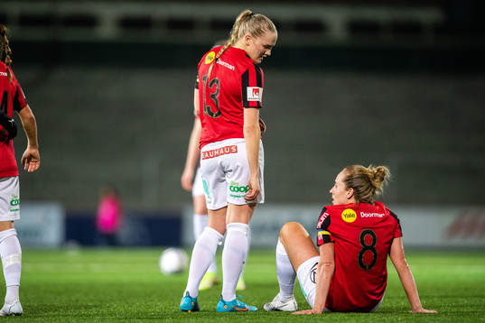 Brommapojkarnas Klara Andrup och Brommapojkarnas Alice