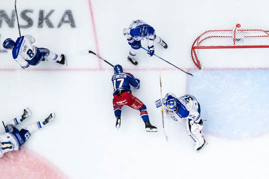Oskarshamns Jonas Engström och Leksands målvakt Kasimir