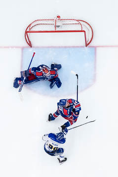 målvakt Tim Juel och Philip Samuelsson och Leksands Justin