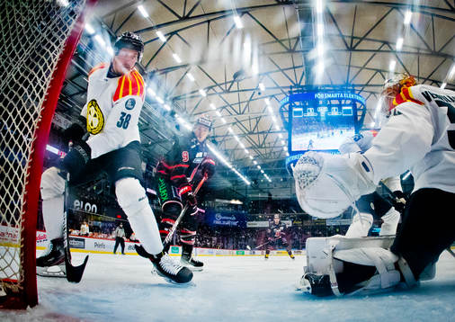 Brynäs Oskar Cibulskis och målvakt Veini Vehviläinen och