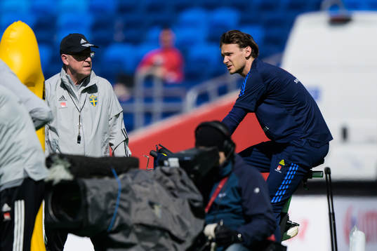 Head coach Janne Andersson and Alin Ekdal of the Swedish