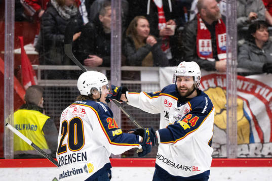 Djurgårdens Marcus Sörensen och Ludvig Rensfeldt jublar