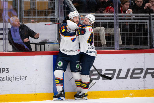 Djurgårdens Marc-Andre Gragnani och Tim Söderlund jublar