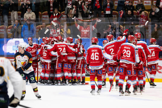 Timrås spelare jublar