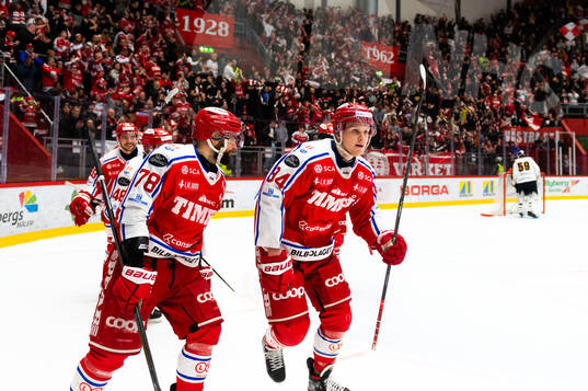 Timrås Sebastian Hartmann jublar