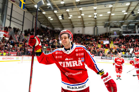 Timrås Viktor Lodin jublar