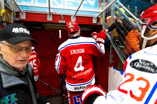 Timrås Tim Erixon jublar