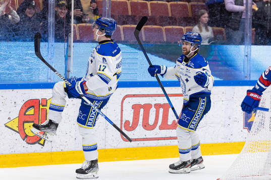 Leksands Linus Andersson och Oskar Lang jublar