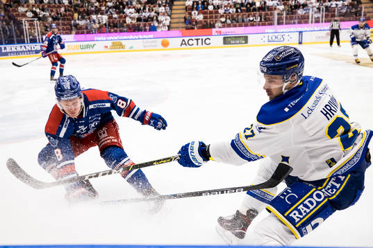 Oskarshamns Fredrik Olofsson och Leksands Marek Hrivik